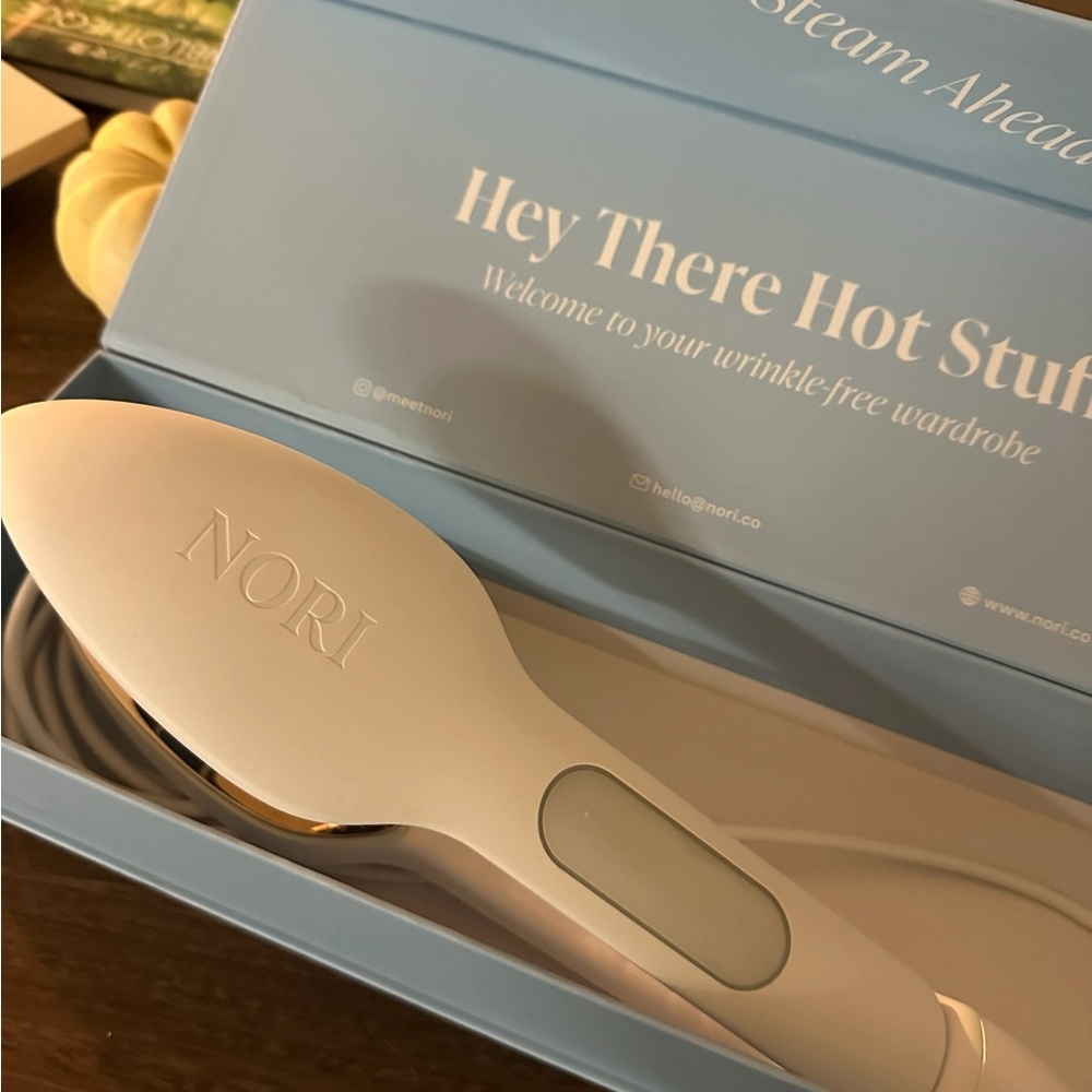 NOR White Handheld Steamer